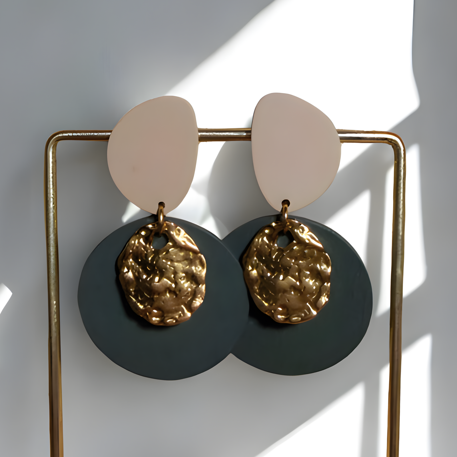 Éclipse verte Boucles d'oreilles Fait main en acier inoxydable doré