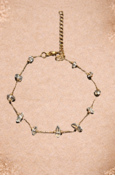 Un bijou à porter comme un talisman du quotidien, entre élégance et bien-être.